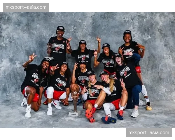 官方：WNBA状元秀凯特琳-克拉克与印第安纳狂热队完成签约